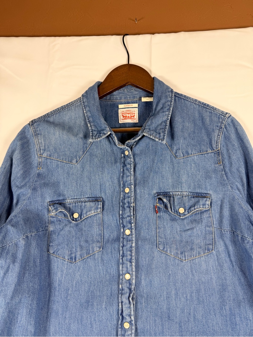 LEVI’S Women’s Size L Shirt Top Denim Jean Pearl Snap Western Style Red Tab - Picture 5 of 16